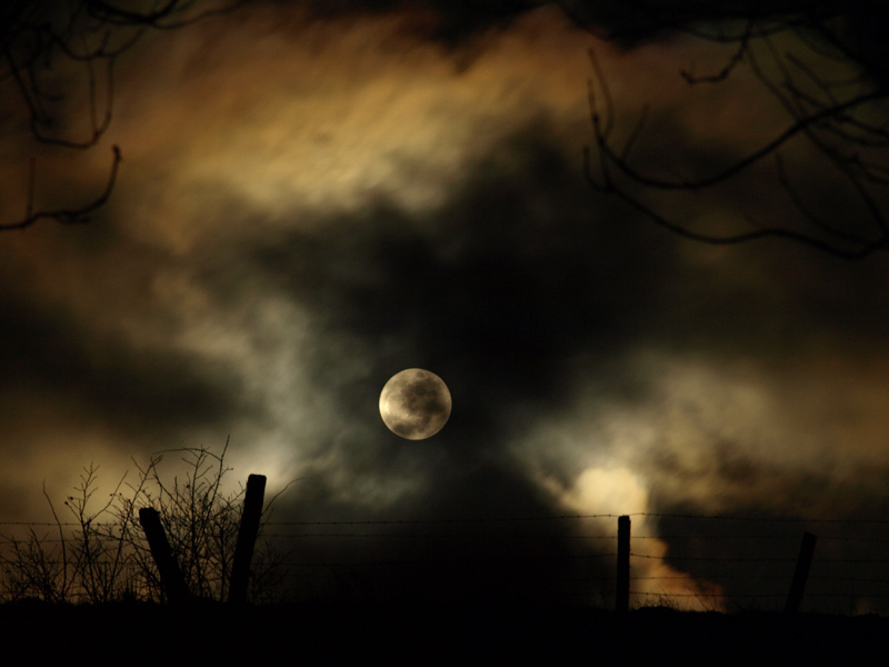 Lever de lune dans les nuages Lune2